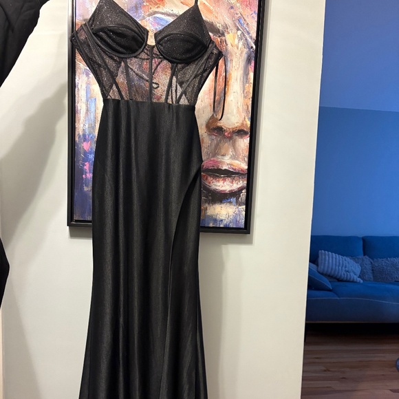 Prom dress - Picture 2 of 7